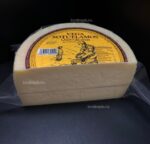 Манчего semi-curado – сливочный твердый солоноватый сыр с нежным вкусом овечьего молока